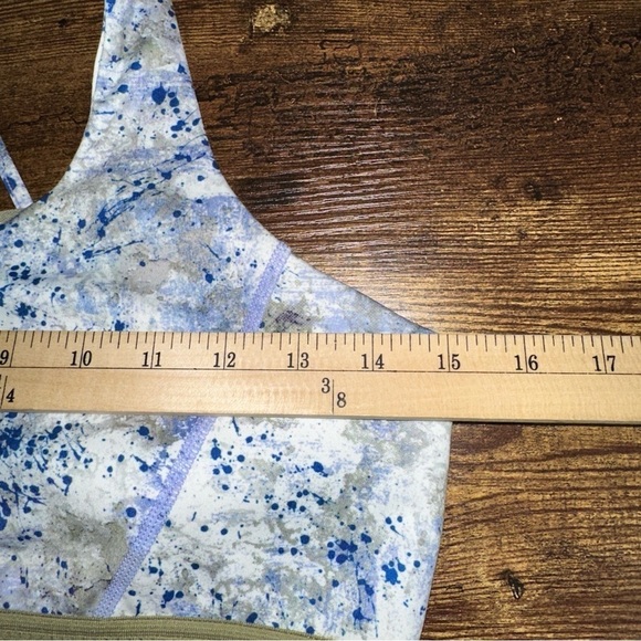 Korsa Road Runner Sports Bra Womens Medium Lilac Print Hypnotic Strappy Athletic - Picture 7 of 8